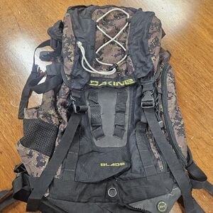 Dakine Camo Snowboard Ski Backpack ruck Hiking